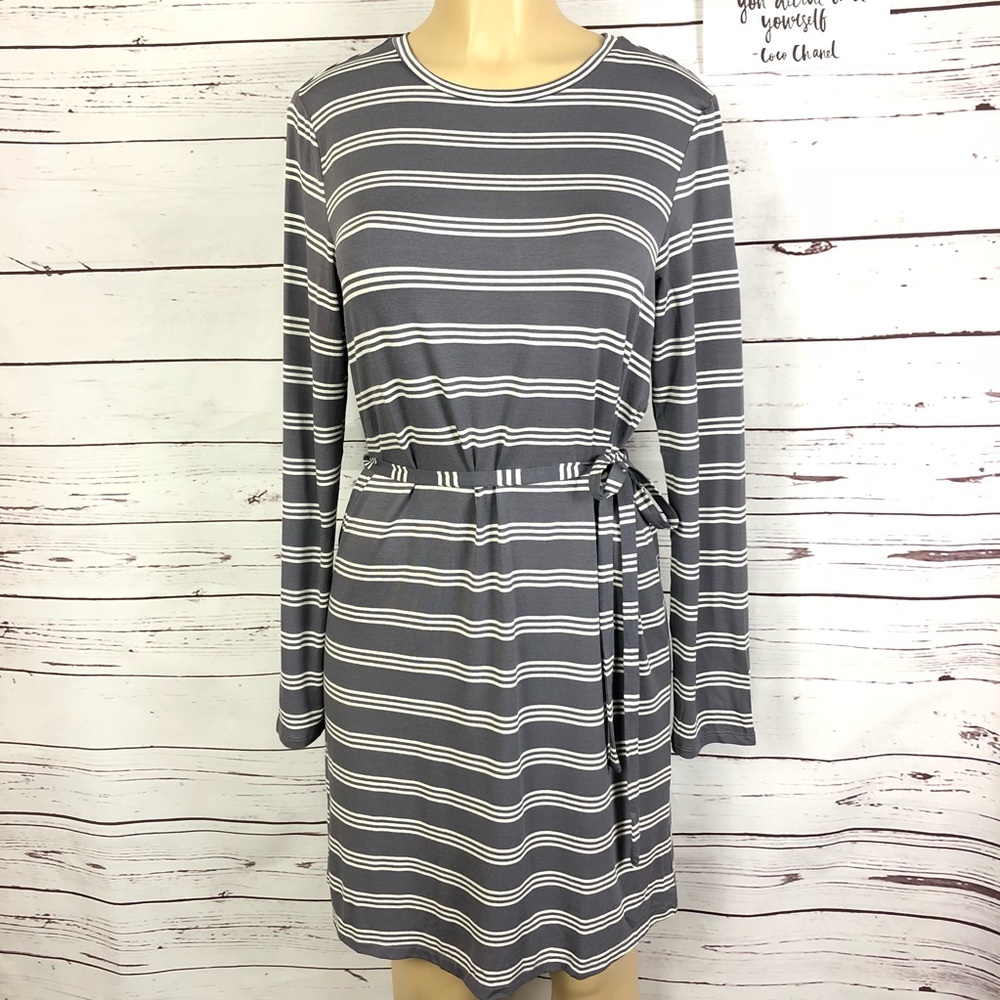 Daisy Fuentes gray striped print casual dress